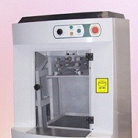 Manual clamping paint shaker