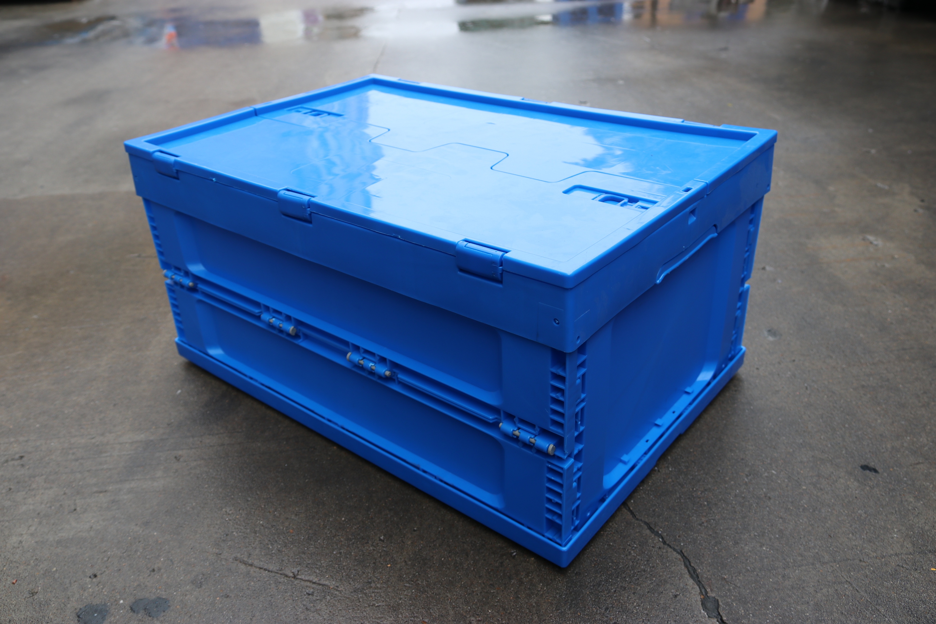 Stackable Plastic Storage Box with Wheels